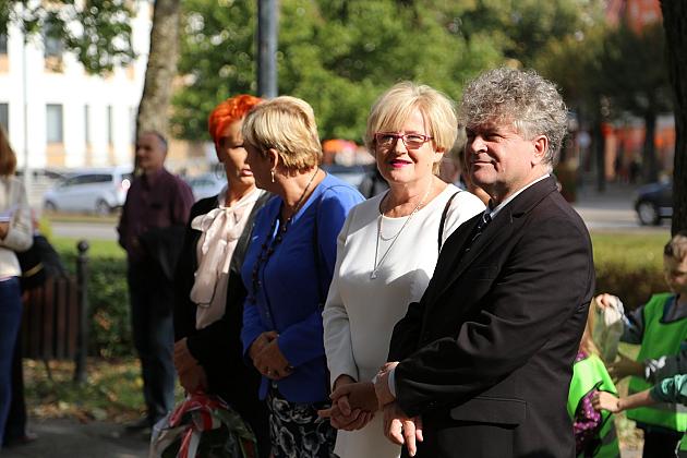 Dzień Sybiraka. Kwiaty i znicze pod Pomnikiem Zesłańców Sybiru