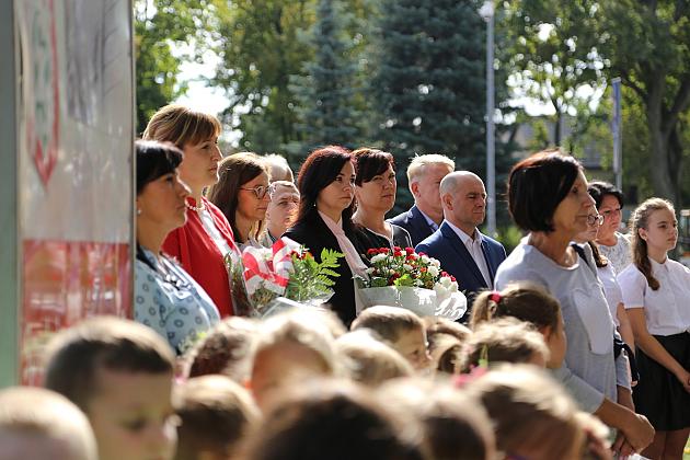 Dzień Sybiraka. Kwiaty i znicze pod Pomnikiem Zesłańców Sybiru
