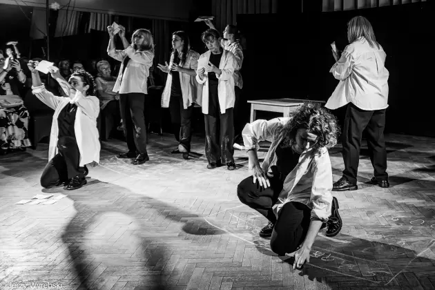 Zapraszamy na spektakl teatralny “Pod skórą” we „Fregacie”