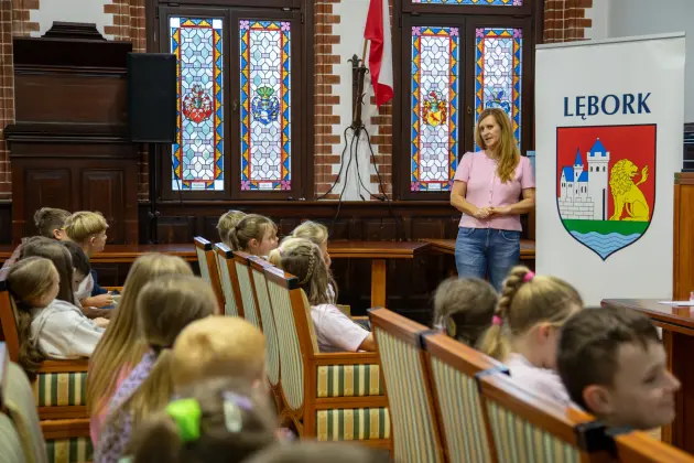 Trzecioklasiści z SP1 poznali tajniki pracy Urzędu Miejskiego