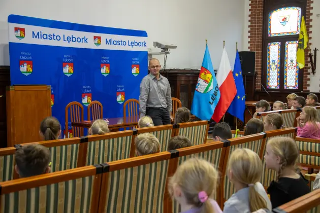 Trzecioklasiści z SP1 poznali tajniki pracy Urzędu Miejskiego