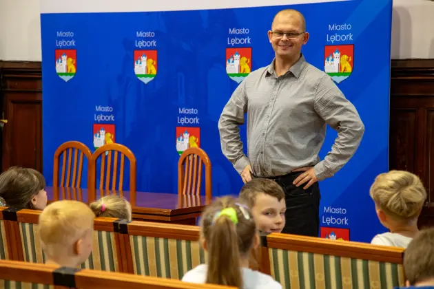 Trzecioklasiści z SP1 poznali tajniki pracy Urzędu Miejskiego
