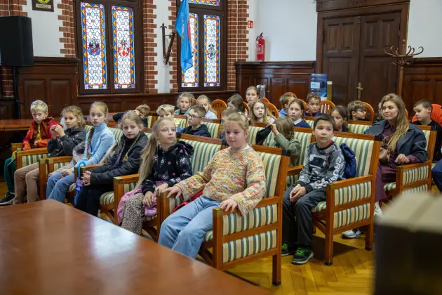 Trzecioklasiści z SP1 poznali tajniki pracy Urzędu Miejskiego
