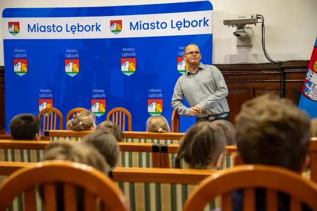 Trzecioklasiści z SP1 poznali tajniki pracy Urzędu Miejskiego