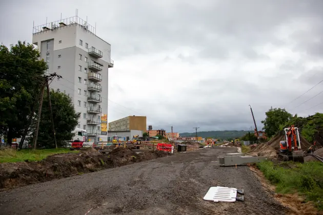Nowy termin zakończenia przebudowy przejazdu kolejowego Mireckiego/Topolowa