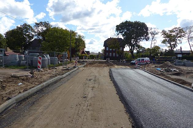 Walce drogowe na Sienkiewicza. Trwa budowa Lęborskiego Węzła Przesiadkowego