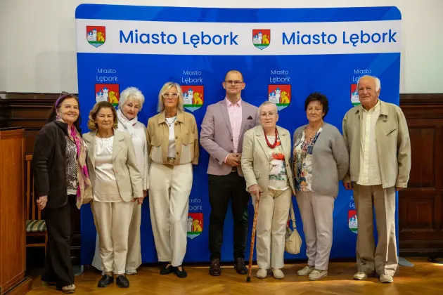 Absolwenci Liceum Pedagogicznego rocznika 1965 odwiedzili lęborski ratusz