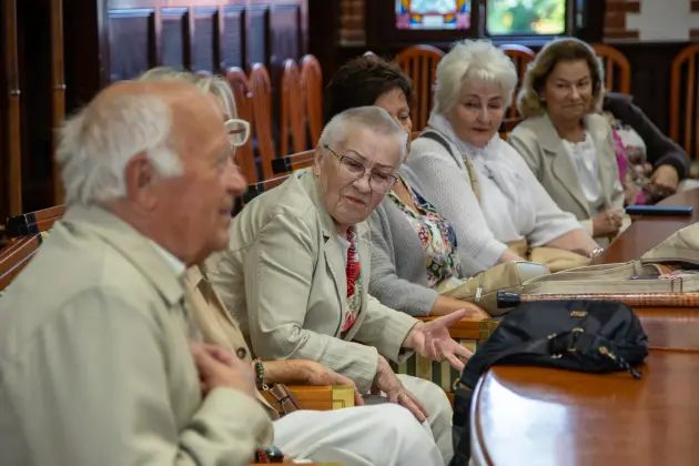 Absolwenci Liceum Pedagogicznego rocznika 1965 odwiedzili lęborski ratusz