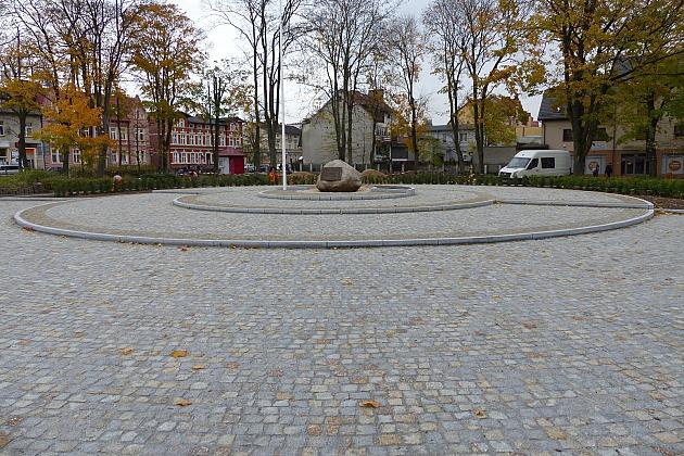 Obelisk Niepodległości na Skwerze Orła Białego
