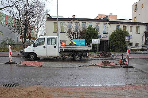 Trwa budowa nowego przejścia dla pieszych na Armii Krajowej