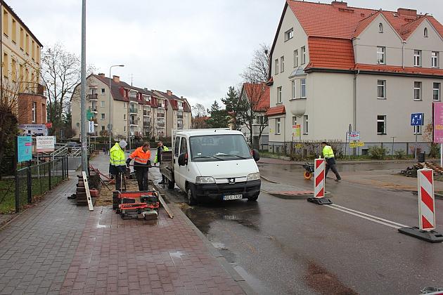 Trwa budowa nowego przejścia dla pieszych na Armii Krajowej