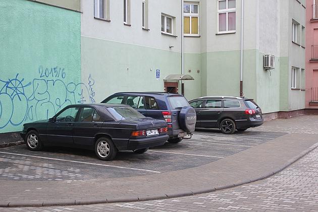 Nowe miejsca postojowe na zapleczu Orzeszkowej i „Belwederu”