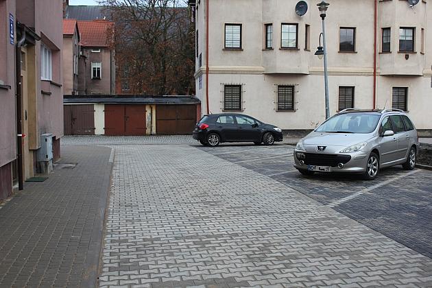 Nowe miejsca postojowe na zapleczu Orzeszkowej i „Belwederu”