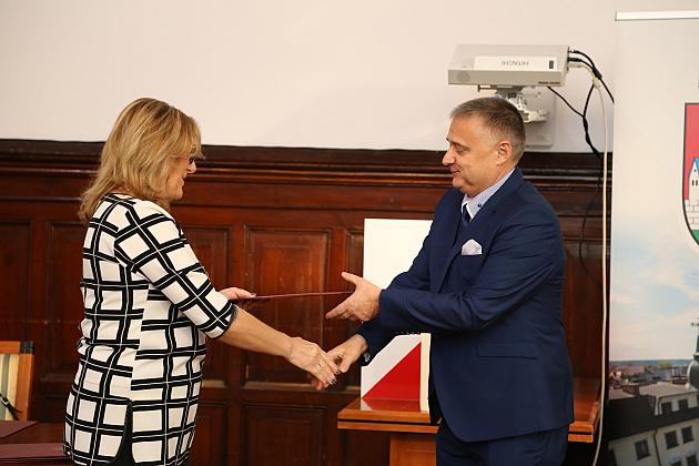 I sesja Rady Miejskiej – Burmistrz i Radni złożyli ślubowanie