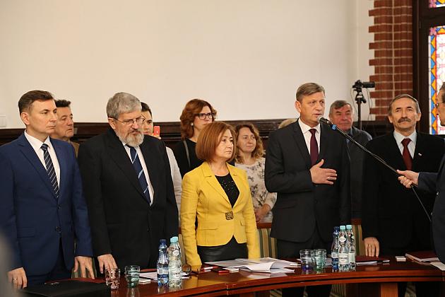 I sesja Rady Miejskiej – Burmistrz i Radni złożyli ślubowanie