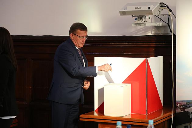 I sesja Rady Miejskiej – Burmistrz i Radni złożyli ślubowanie