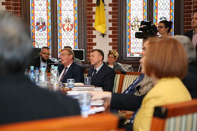 I sesja Rady Miejskiej – Burmistrz i Radni złożyli ślubowanie