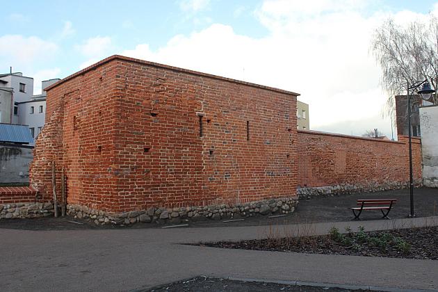 Skwer przy Przymurnej. Zabawa i wypoczynek