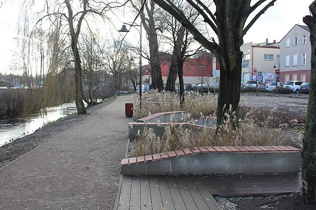 Skwer przy Przymurnej. Zabawa i wypoczynek