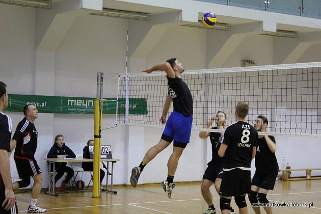 Dachy Bianga Żubry Lębork liderem Amatorskiej Ligi Siatkówki w Lęborku.