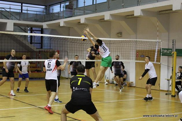 Dachy Bianga Żubry Lębork liderem Amatorskiej Ligi Siatkówki w Lęborku.