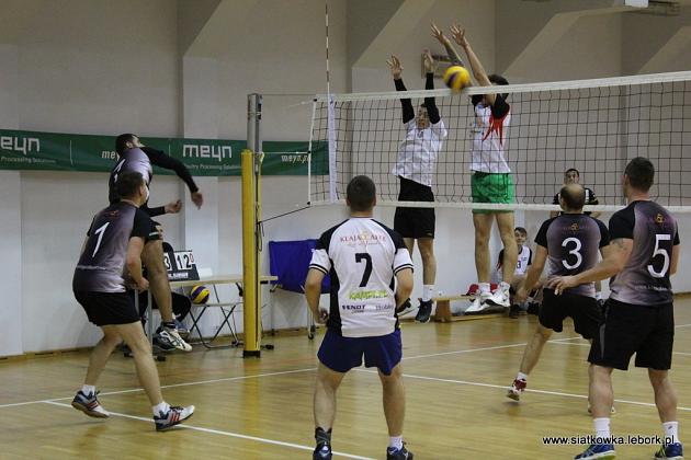 Dachy Bianga Żubry Lębork liderem Amatorskiej Ligi Siatkówki w Lęborku.