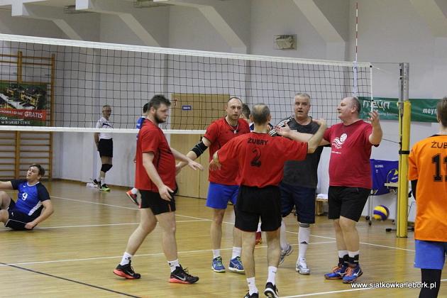 Dachy Bianga Żubry Lębork liderem Amatorskiej Ligi Siatkówki w Lęborku.