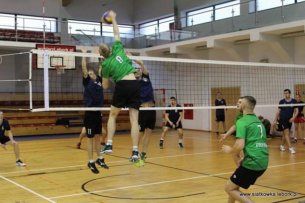 Dachy Bianga Żubry Lębork liderem Amatorskiej Ligi Siatkówki w Lęborku.