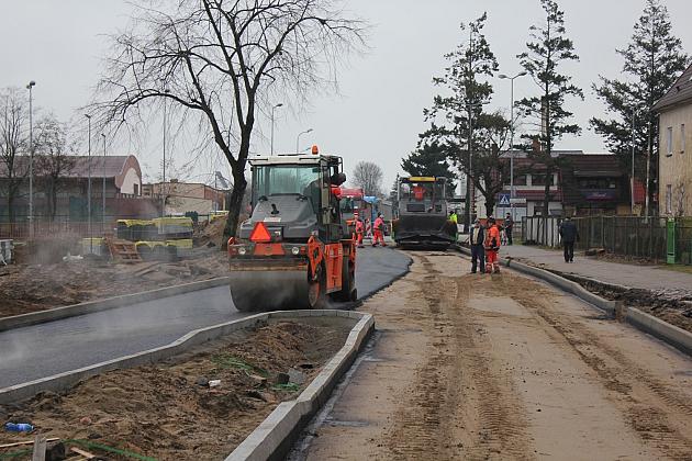 Węzeł Przesiadkowy w budowie. Walce drogowe na Dworcowej