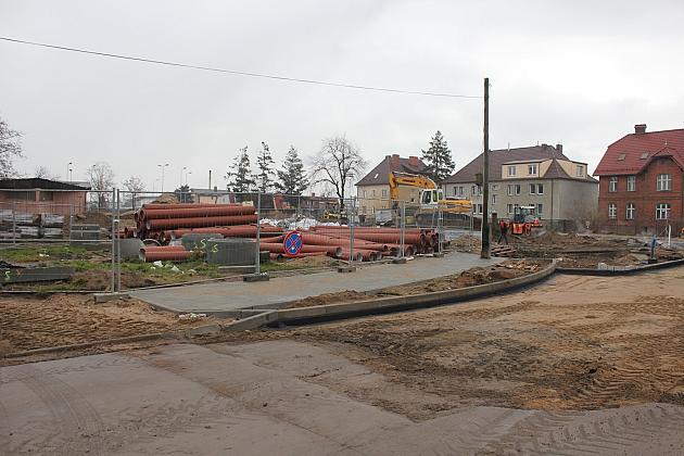 Węzeł Przesiadkowy w budowie. Walce drogowe na Dworcowej