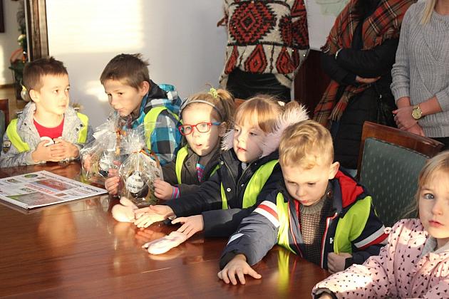 Przedświąteczna wizyta przedszkolaków