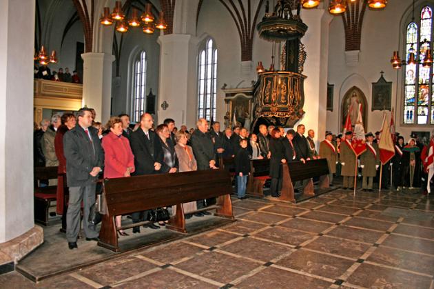 Święto Niepodległości - żołnierze i rycerze strzelali na wiwat 