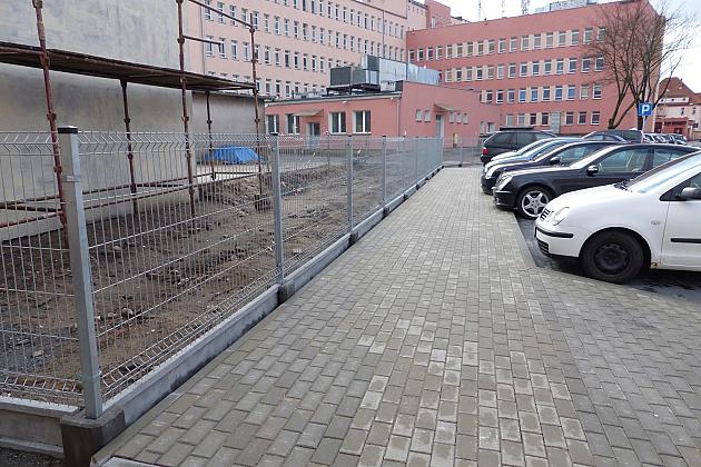 Nowe miejsca postojowe przy szpitalu