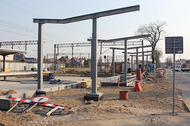 Tunel pod torami kolejowymi coraz bliżej