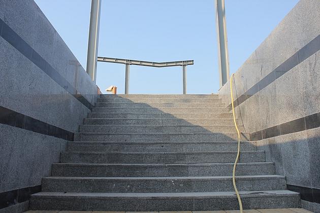 Tunel pod torami kolejowymi coraz bliżej