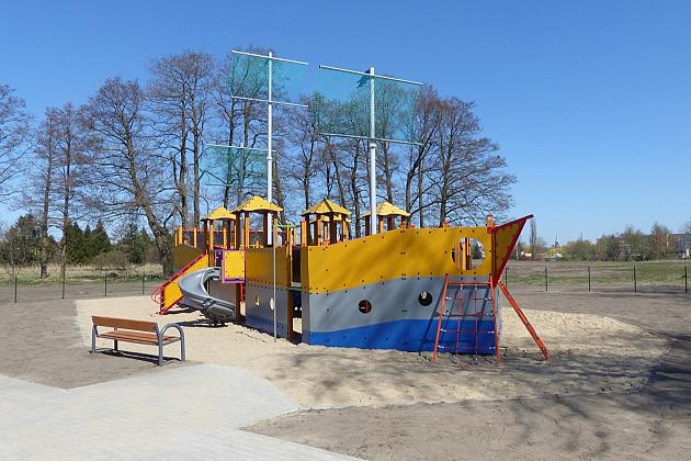 Plac zabaw przy Komuny Paryskiej otwarty!