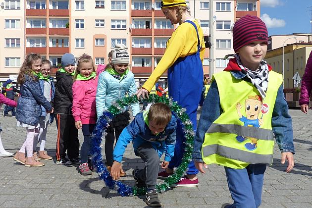 Na Placu Pokoju Minionki zapisują do biblioteki
