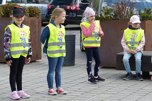 Na Placu Pokoju Minionki zapisują do biblioteki