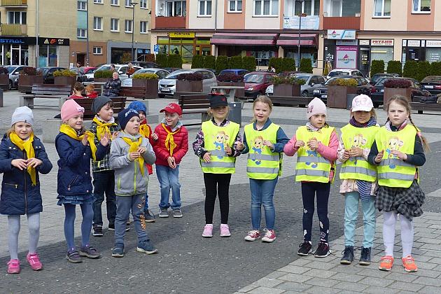 Na Placu Pokoju Minionki zapisują do biblioteki