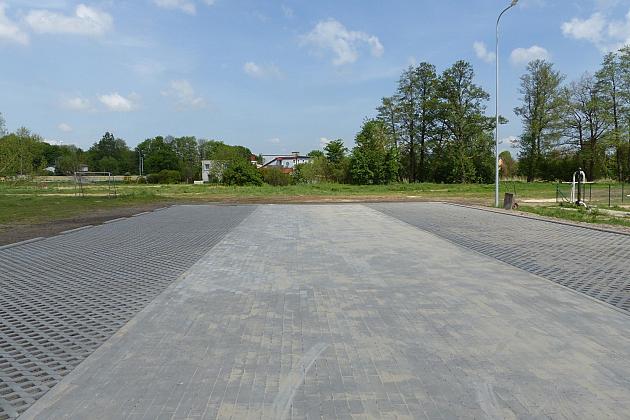 Powstał parking na 28 pojazdów przy placu zabaw