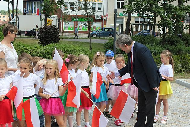 Skwer Orła Białego z biało-czerwoną flagą