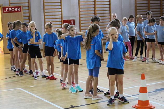 „Kto z nas lepiej i prędzej” – Konkurs Sportowy dla Szkół Podstawowych