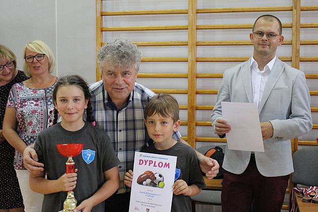 „Kto z nas lepiej i prędzej” – Konkurs Sportowy dla Szkół Podstawowych