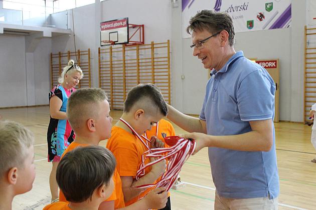 „Kto z nas lepiej i prędzej” – Konkurs Sportowy dla Szkół Podstawowych