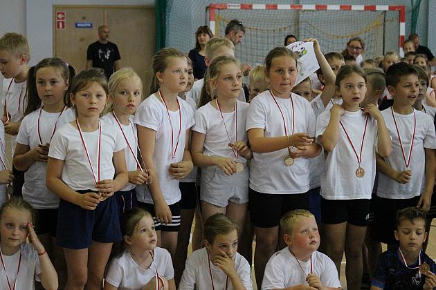 „Kto z nas lepiej i prędzej” – Konkurs Sportowy dla Szkół Podstawowych