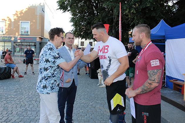 Tytani pokazali siłę na Placu Pokoju