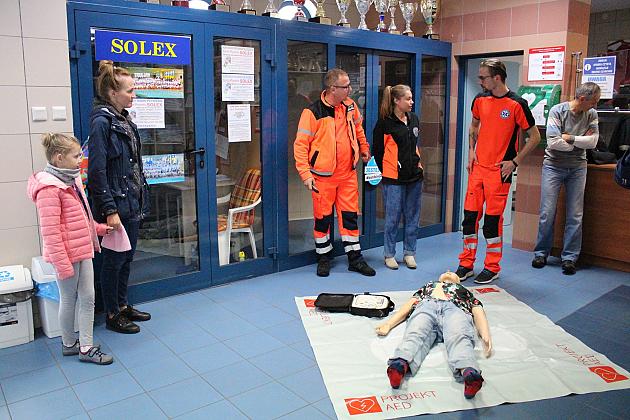 Defibrylator AED przekazany na Pływalnię „RAFA”