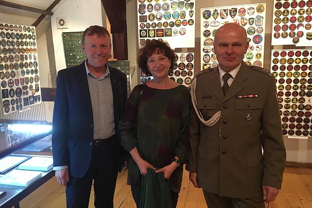 9 tysięcy wojskowych odznak, proporczyków, emblematów w lęborskim Muzeum