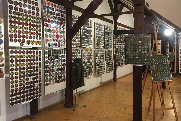 9 tysięcy wojskowych odznak, proporczyków, emblematów w lęborskim Muzeum