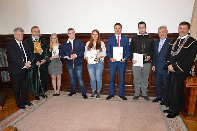 Pasowanie czeladników w ratuszu